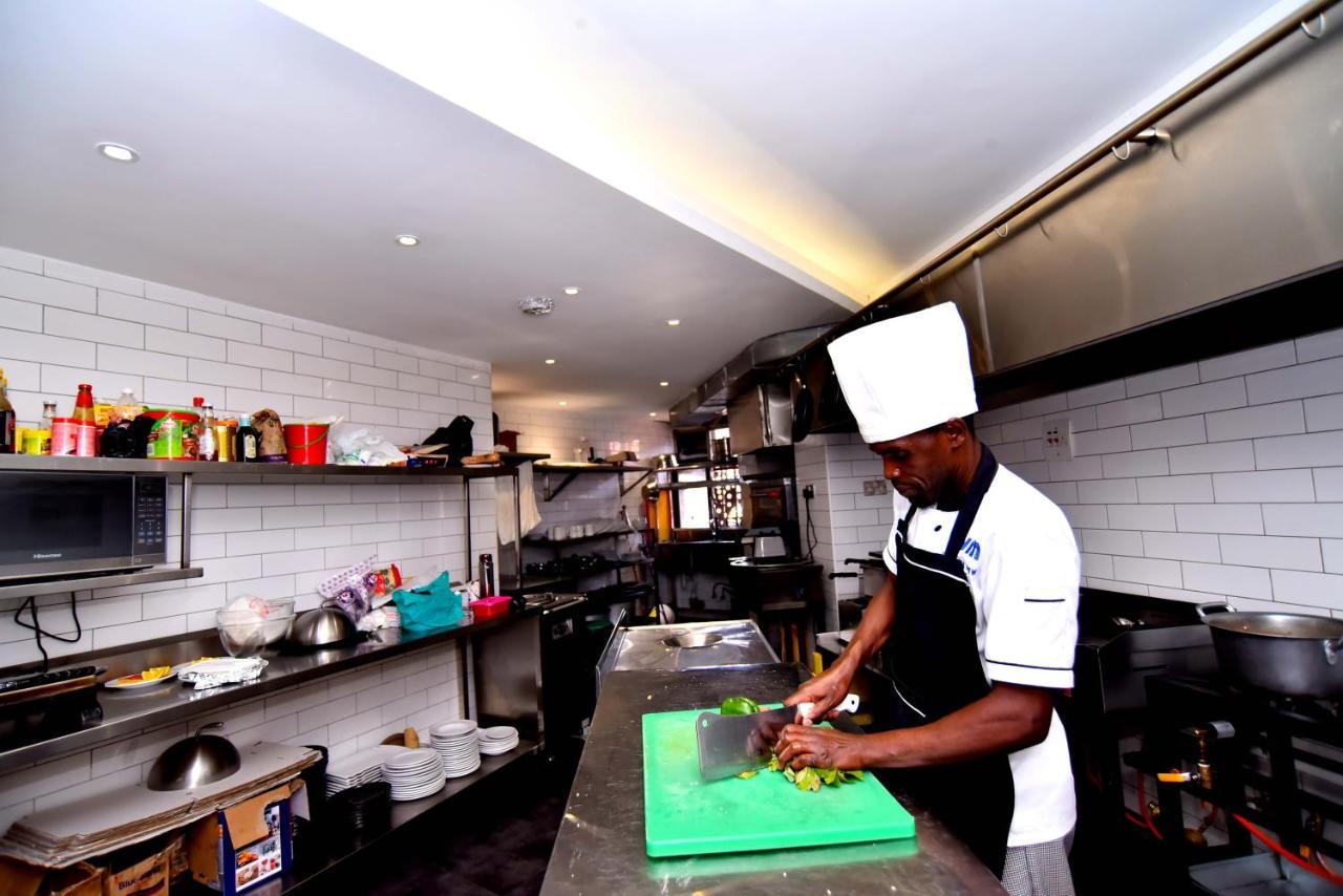 Victoria Mews Hotel Kampala Exteriör bild