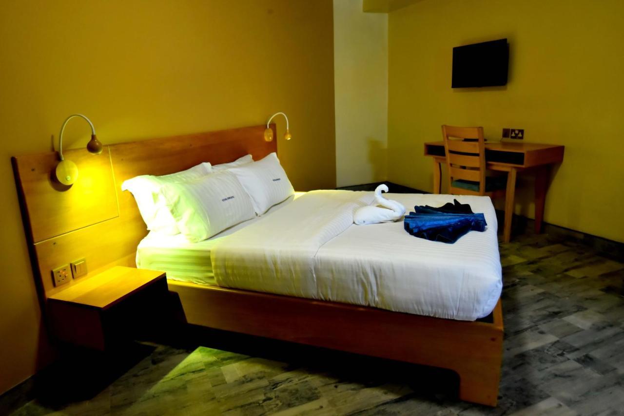 Victoria Mews Hotel Kampala Exteriör bild