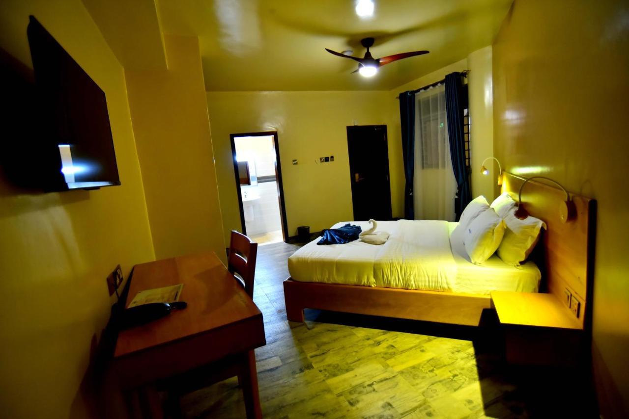 Victoria Mews Hotel Kampala Exteriör bild