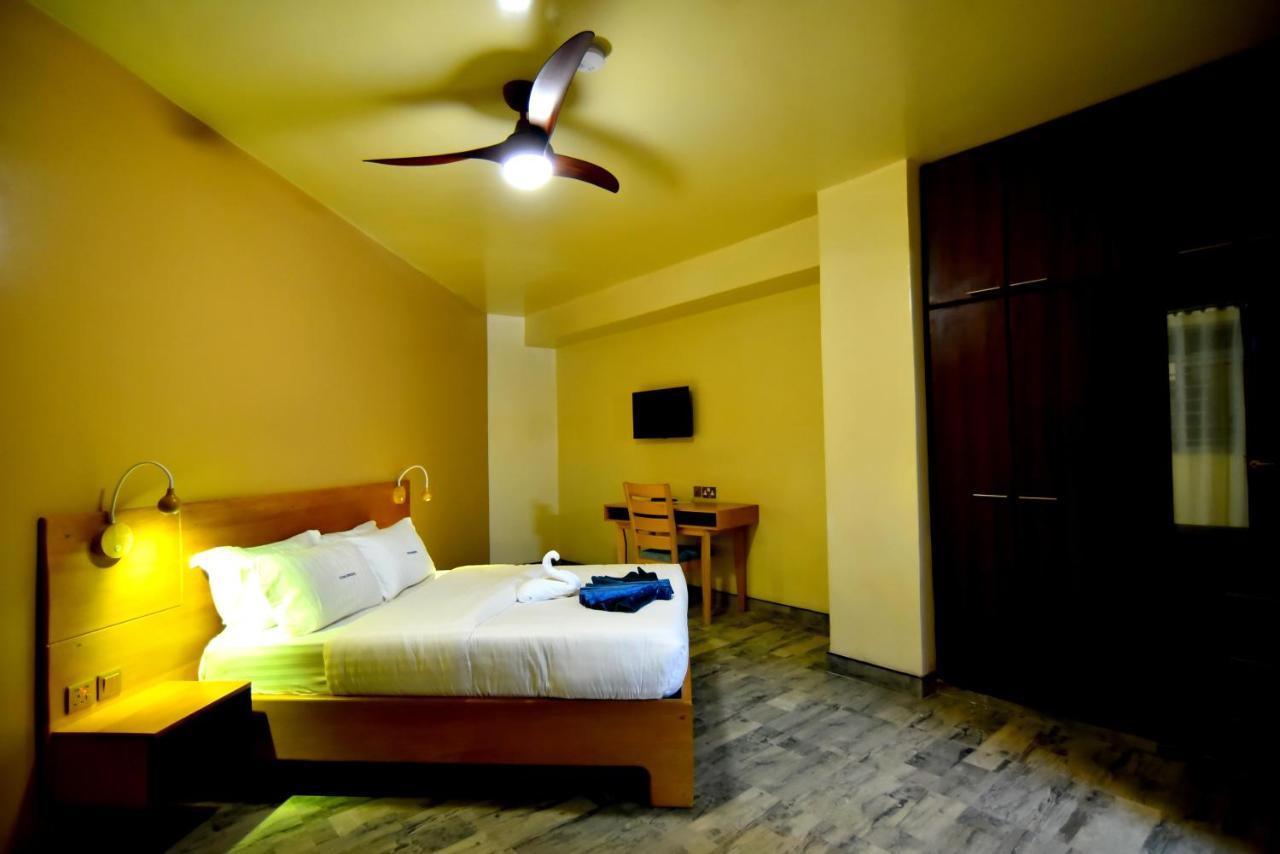 Victoria Mews Hotel Kampala Exteriör bild