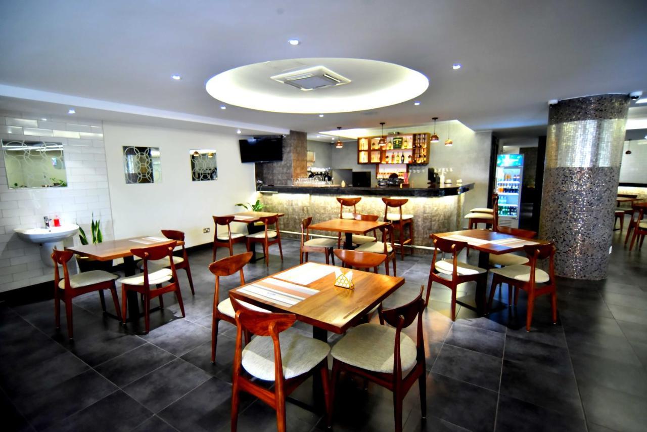 Victoria Mews Hotel Kampala Exteriör bild