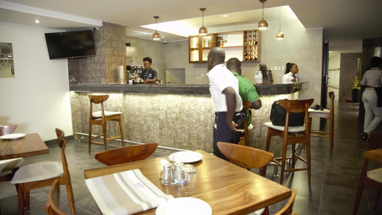 Victoria Mews Hotel Kampala Exteriör bild