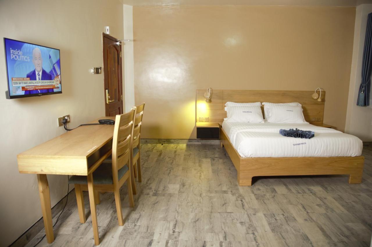 Victoria Mews Hotel Kampala Exteriör bild