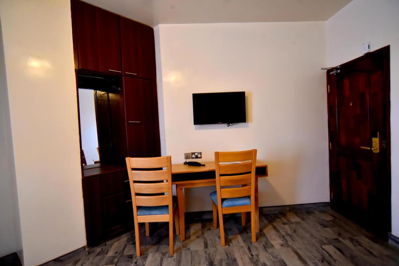 Victoria Mews Hotel Kampala Exteriör bild