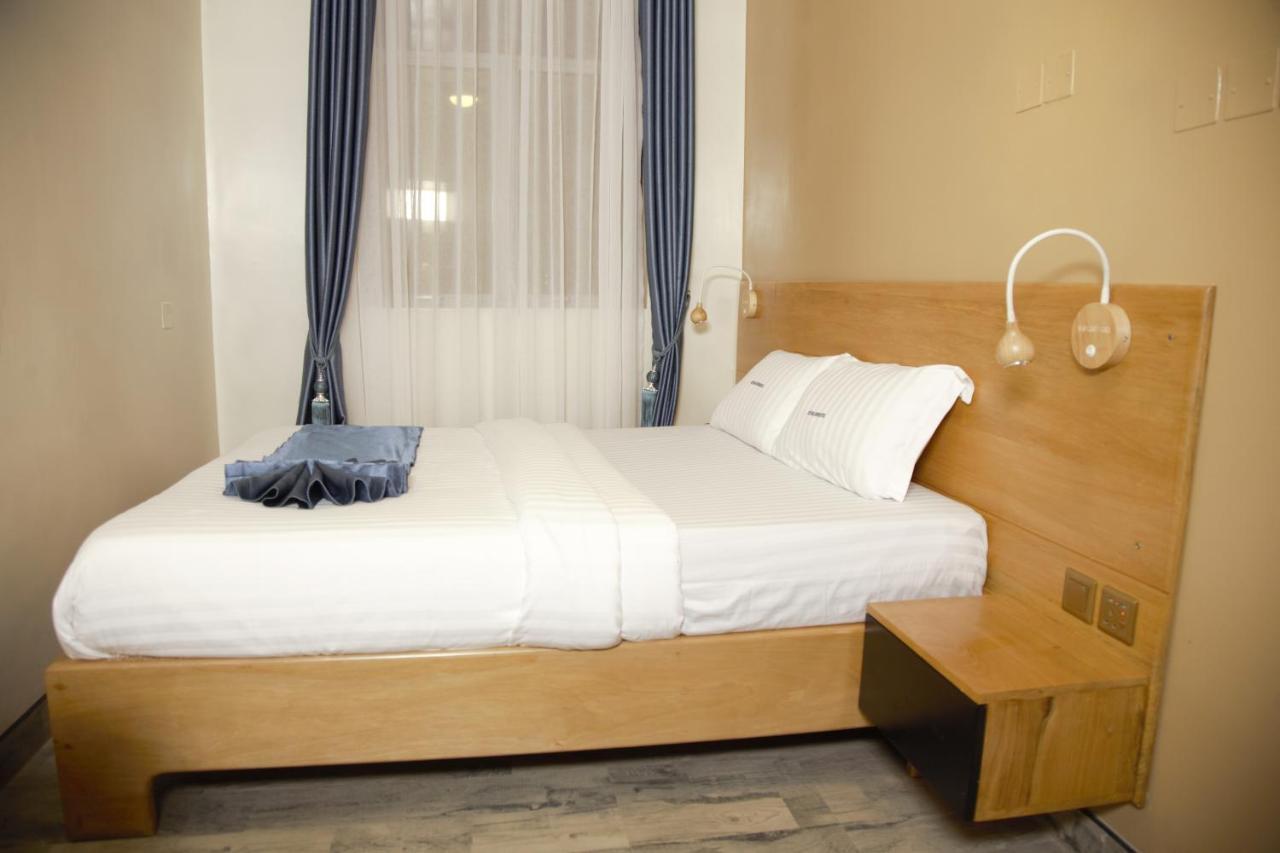 Victoria Mews Hotel Kampala Exteriör bild