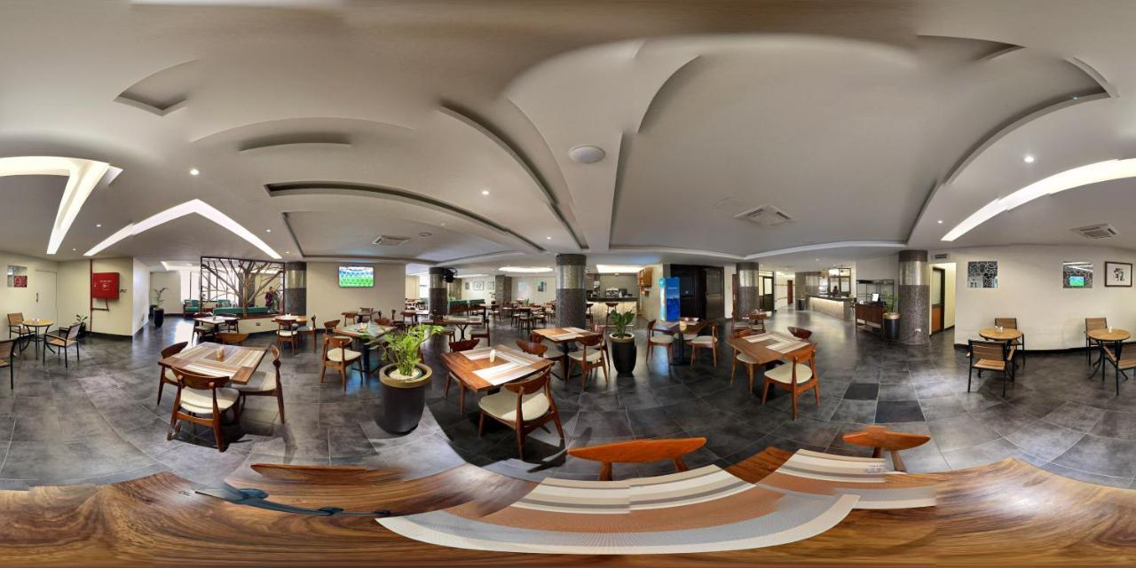 Victoria Mews Hotel Kampala Exteriör bild